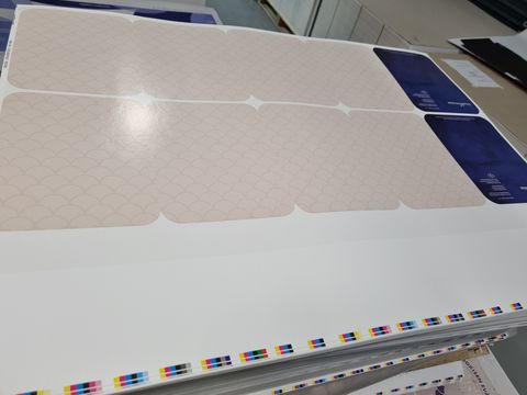 Printed flat cardboard for paper converting